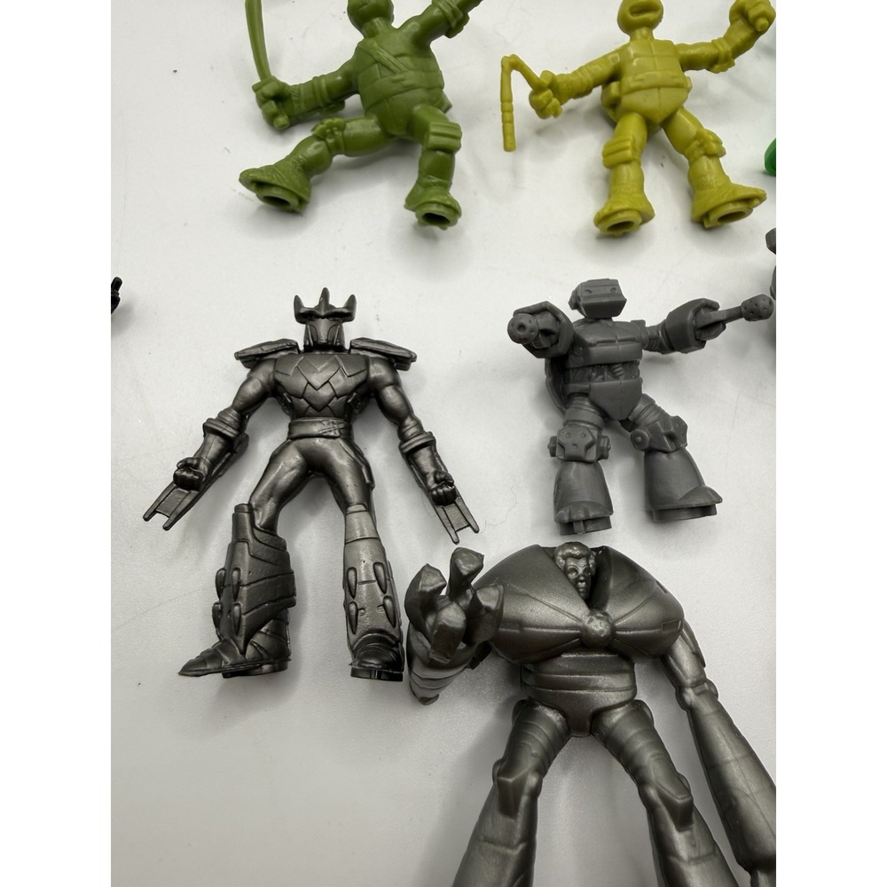 Teenage Mutant Ninja Turtles Mutant Mayhem Bucket of 47 Mini Figures. - Picture 6 of 9